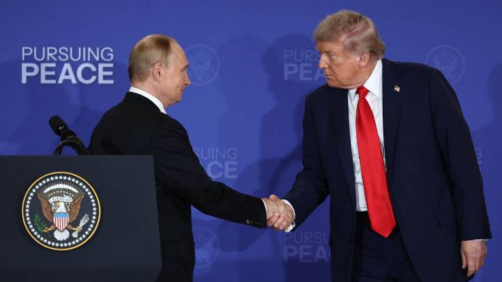 Putin dijo que Trump está "haciendo mucho" por la paz y atacó al comité del Nobel tras no otorgarle el máximo galardón al presidente estadounidense