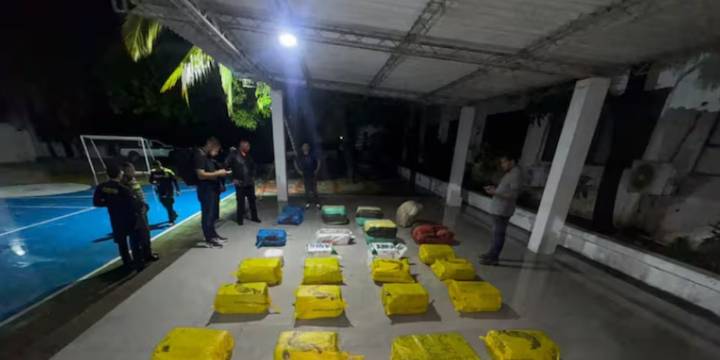Armada de Colombia incauta 650 kg de drogas en Cabo de la Vela y captura a tres personas