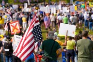 Live updates: Anti-Trump protesters rally across the country at 'No Kings' events