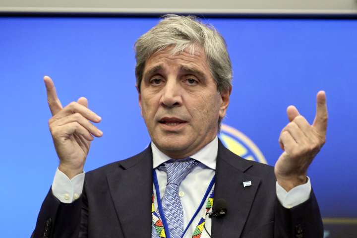 Caputo asegura que están explorando otras vías de ayuda financiera con EEUU