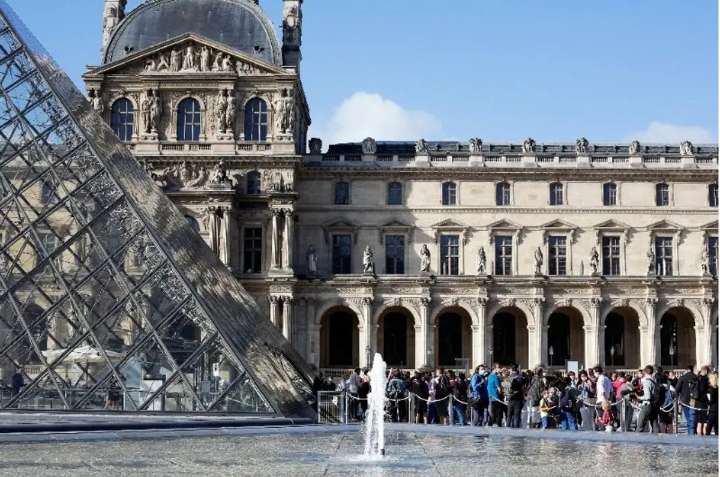Alarmas sí funcionaron durante el robo, asegura la presidenta del Louvre