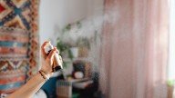 Adiós a los malos olores para siempre: tu casa olerá de maravilla si mezclas estos tres ingredientes en un difusor