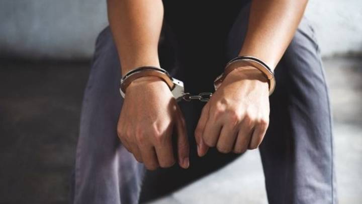 Laredo: joven de 19 años es arrestado por tratar de cruzar auto por el puente; 'lo sé, es robado'