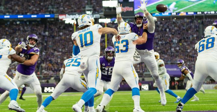 NFL Week 8 staff picks: Moneyline, spread, over/under predictions