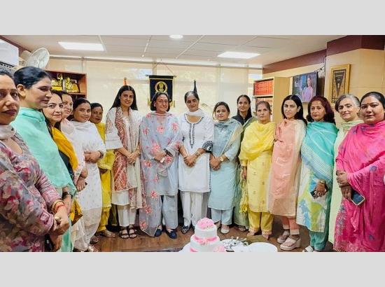 Senior vice-chairperson, vice-chairperson and 10 members of Punjab State Women Commission take charge [ FULL VIEW ]