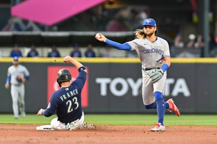 Deadspin | Bo Bichette on Jays' WS roster, to play 2B for 1st time in Game 1