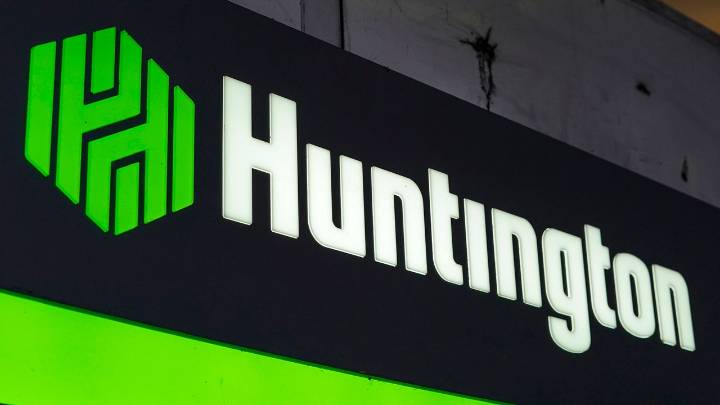 Huntington Bancshares buying Cadence Bank in $7.4 billion all