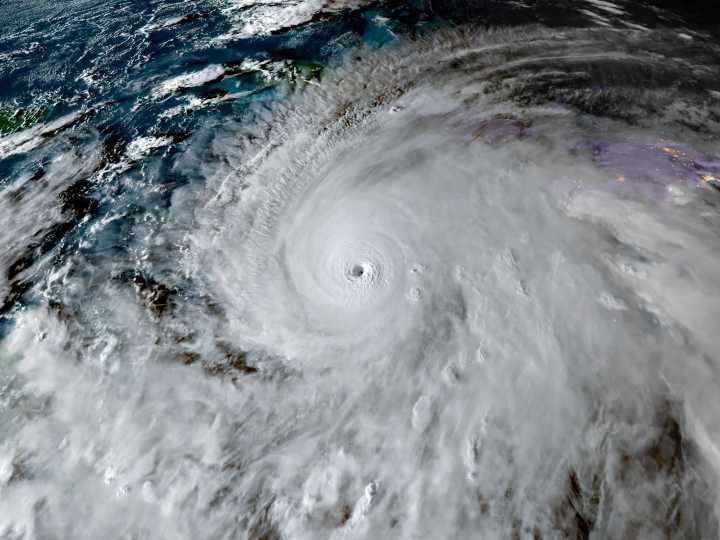 Huracán Melissa: a punto de tocar tierra con vientos catastróficos, el ciclón ya dejó tres muertos en Jamaica y podría afectar a 1,5 millón de personas