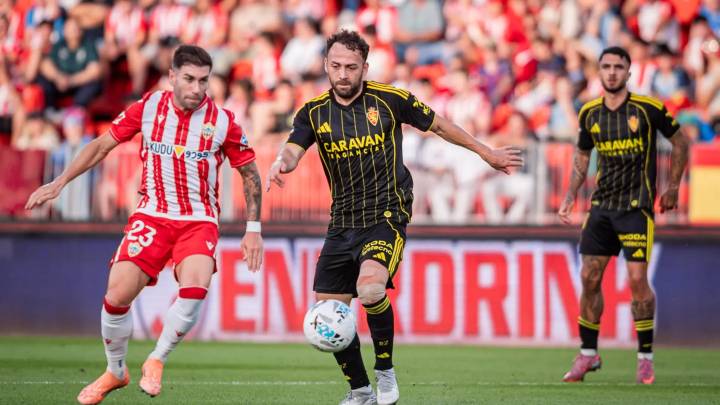 El Real Zaragoza se hunde en Almería y es colista de Segunda (4
