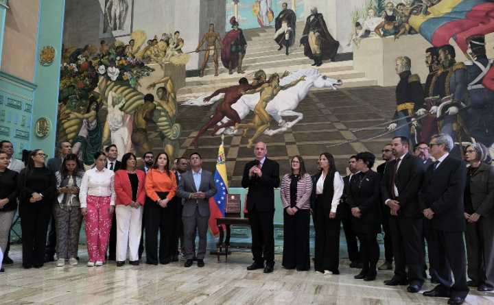 AN recibe proyectos de leyes de Presupuesto y de Deuda para el 2026