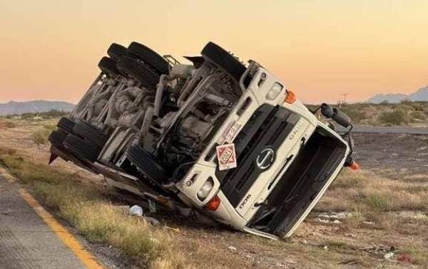 Vuelca pipa que transporta diésel