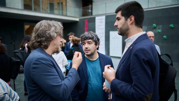 Guzmán reafirma su desprecio a la bandera de Navarra: “La nuestra es la de los derechos sociales”