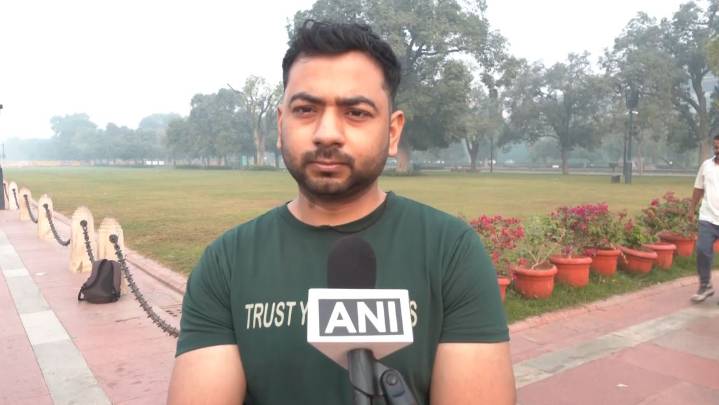 Delhi: Residents complain of breathing difficulties after dip in air quality