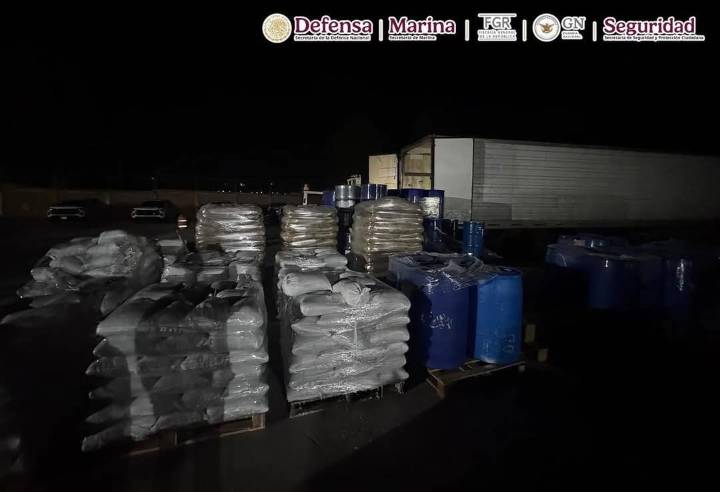 Detienen en Durango a conductor con más de 13 toneladas de precursores químicos