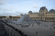 Finding the jewels from the Louvre heist is now down to a race between the police and thieves