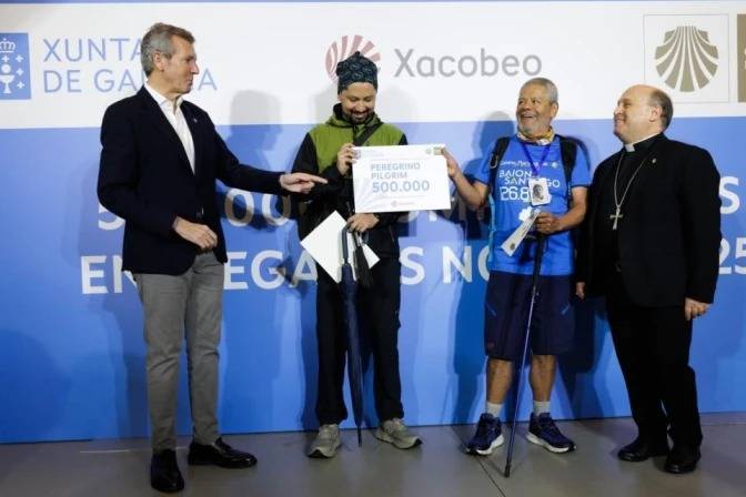 El peregrino número 500.000 a Santiago de Compostela en 2025 fue un colombiano que caminó por su esposa