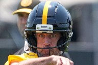 After months of complaining, Aaron Rodgers makes another helmet change