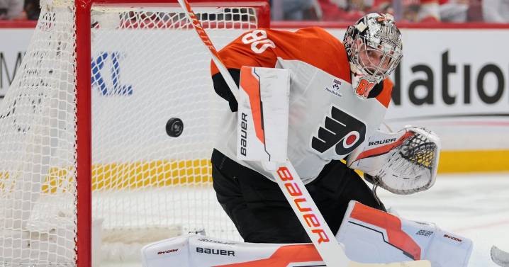 Flyers start sloppy, drop season opener to Panthers, 2
