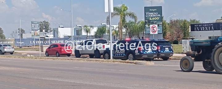 Despojan de 320 mil pesos a un automovilista afuera de Mangata Residencial en Aguascalientes