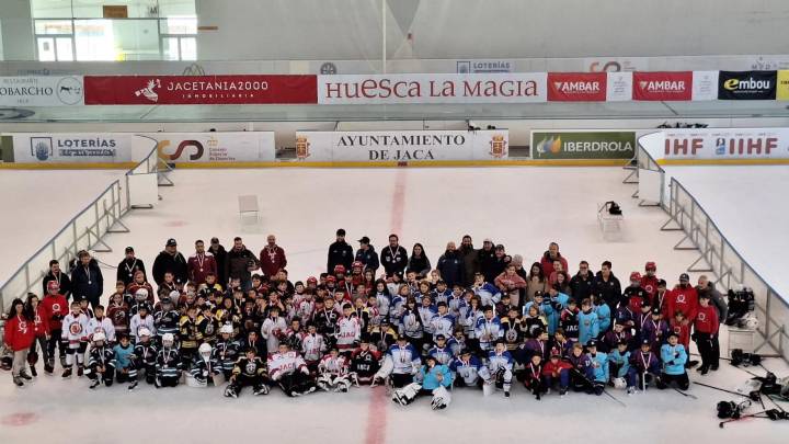 Jaca reúne a un centenar de promesas del hockey en el Memorial Carlos Sánchez