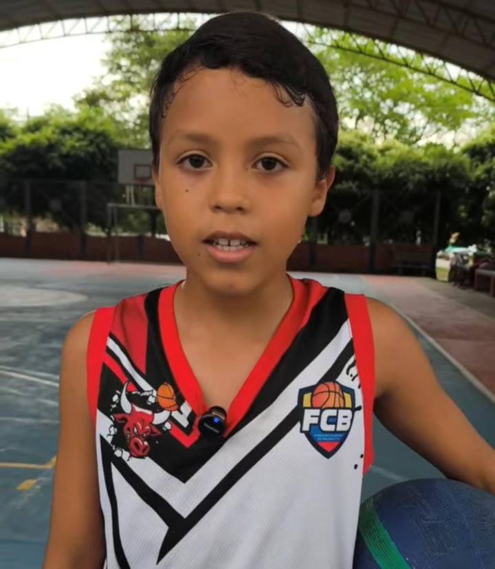Joven promesa del baloncesto -