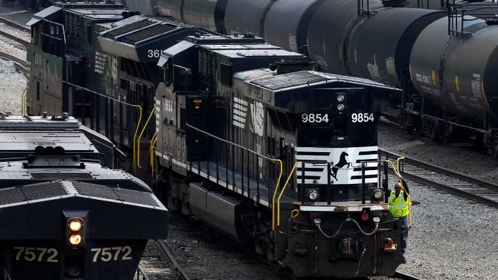 Union Pacific and Norfolk Southern report solid profits as they make their case for their merger