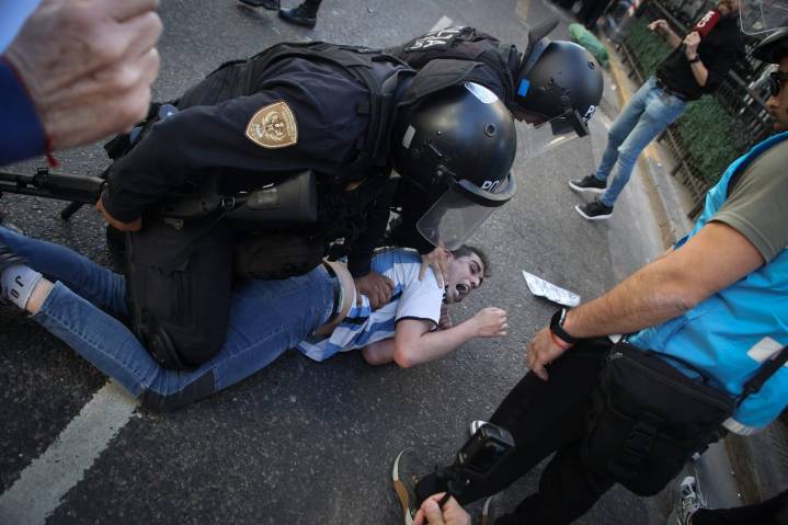 Represión y detenciones en una nueva movilización de las y los jubilados