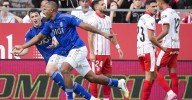 Ni la leyenda Stuani evita que el Girona se envuelva contra el Oviedo