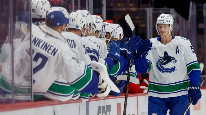 Myers has goal, assist for Canucks in win against Capitals