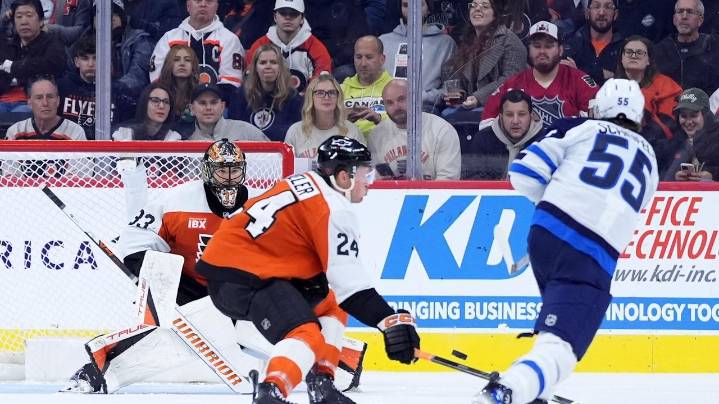 Scheifele ties Jets record for career points in win over Flyers