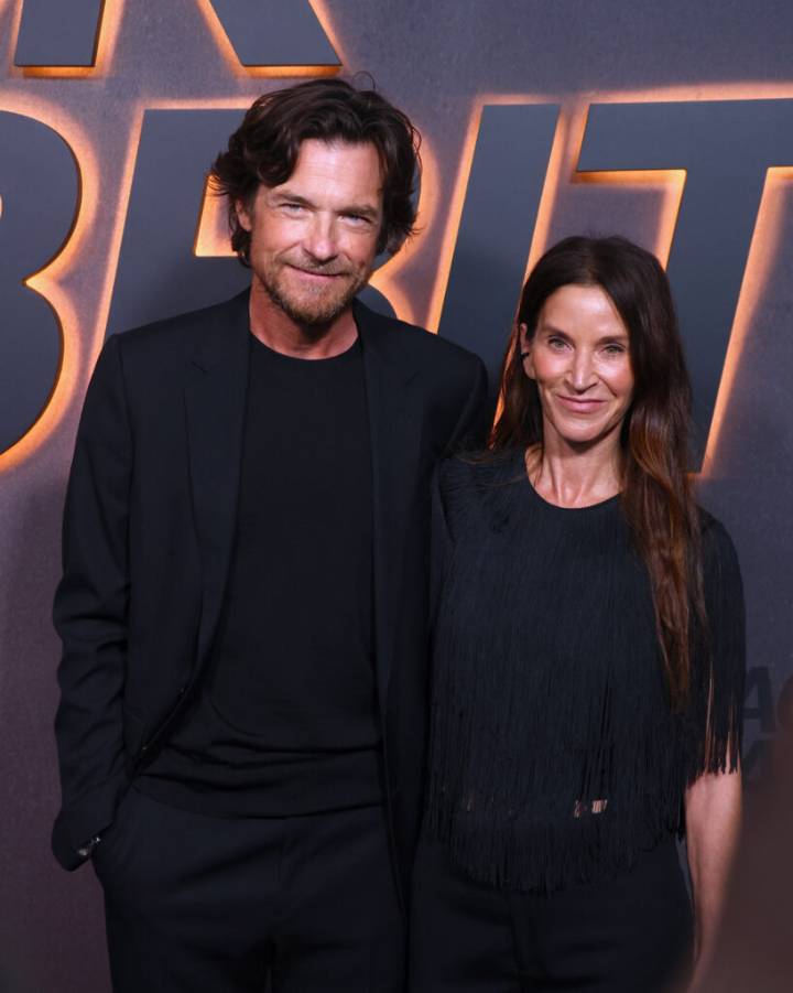 Cele|bitchy | Jason Bateman: Dogs should have to wear shoes, they’re on the sidewalk
