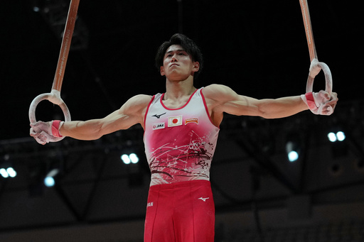 Daiki Hashimoto, segundo gimnasta masculino que gana tres títulos mundiales all