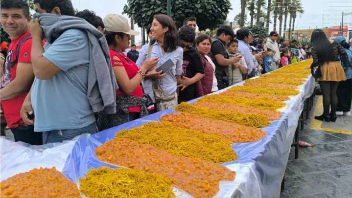 La carapulcra con sopa seca más grande del mundo se preparó en Chincha