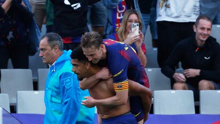 Un gol de Araujo a lo Alexanco da la victoria al Barcelona ante el Girona en el descuento (2