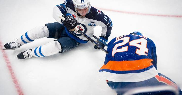 Toews gets 1st point in 2 1/2 years, Jets have 5 players score in win over Islanders
