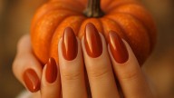 Uñas inspiradas en pumpkin spice, la tendencia en otoño en colores y estilo para Halloween