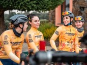 Ciclista española quedó asombrada con Santiago y se ilusiona con visitar otra zona de Chile: “He leído mucho de ese lugar”