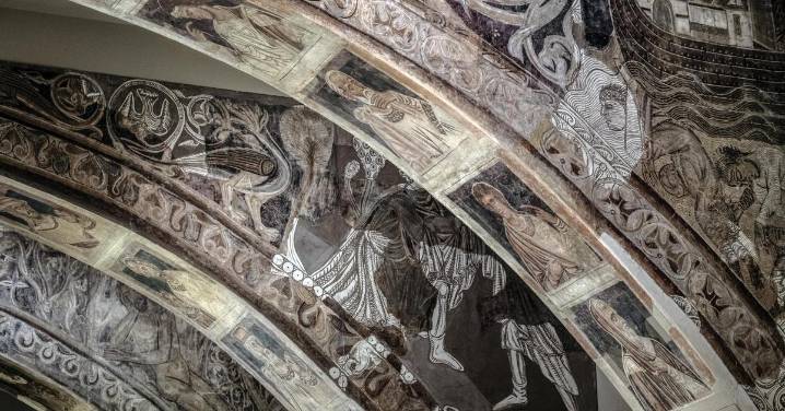 El MNAC pide al ministerio de Cultura un informe sobre el riesgo de trasladar los murales de Sijena
