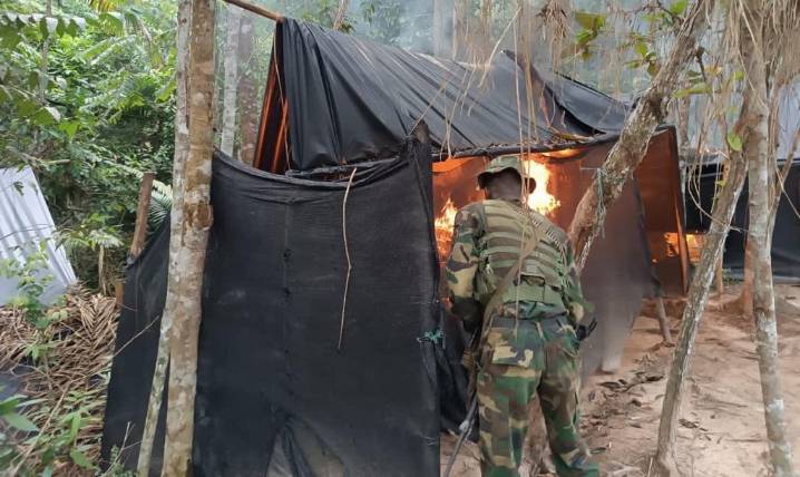 Venezuela afirma que destruyó dos campamentos de narcotraficantes colombianos en su territorio