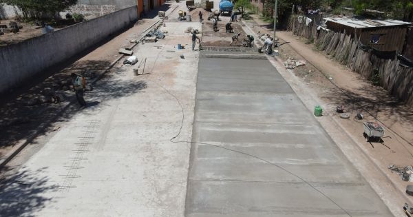 Las Lajitas continúa con obras de pavimento para una ciudad más moderna