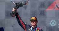 Verstappen gana en Estados Unidos, donde Alonso acabó décimo y Sainz abandonó