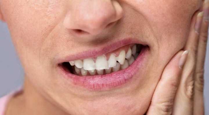 No es solo el azúcar: los alimentos que silenciosamente dañan tus dientes, según especialistas