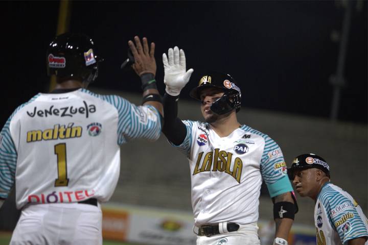 Carlos Pérez condujo la ofensiva y Bravos abrió victorioso ante Leones
