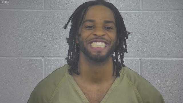 Rapper arrested after allegedly filming video, dancing in middle of Kentucky highway
