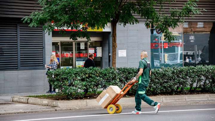 Hacienda tiene pendiente desde enero permitir a miles de autónomos excluir el IVA de sus facturas