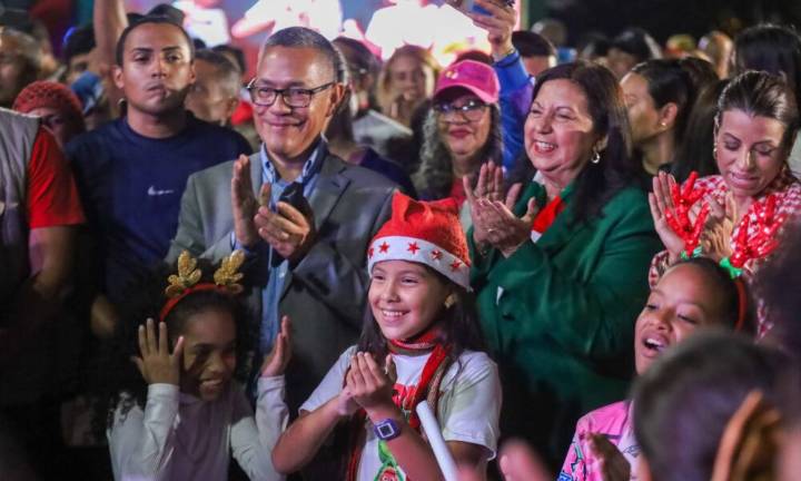 ¡A Gozar! Arranca concierto navideño en la Plaza Bolívar