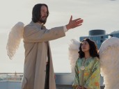 Keanu Reeves se prueba en la comedia como un ángel torpe en Cuando el cielo se equivoca
