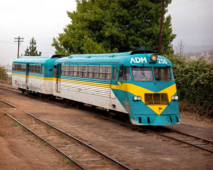 Comienzan las pruebas del moderno tren que reemplazará al Buscarril del Maule