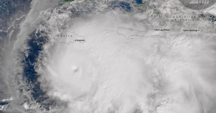 Alerta de vientos destructivos e inundaciones: Melissa pasa de tormenta tropical a huracán de categoría 5