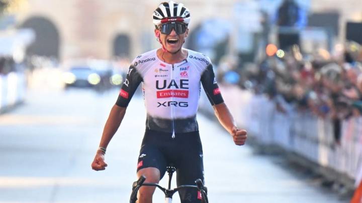 Isaac del Toro cierra su calendario del 2025 con el primer lugar en el Giro del Veneto